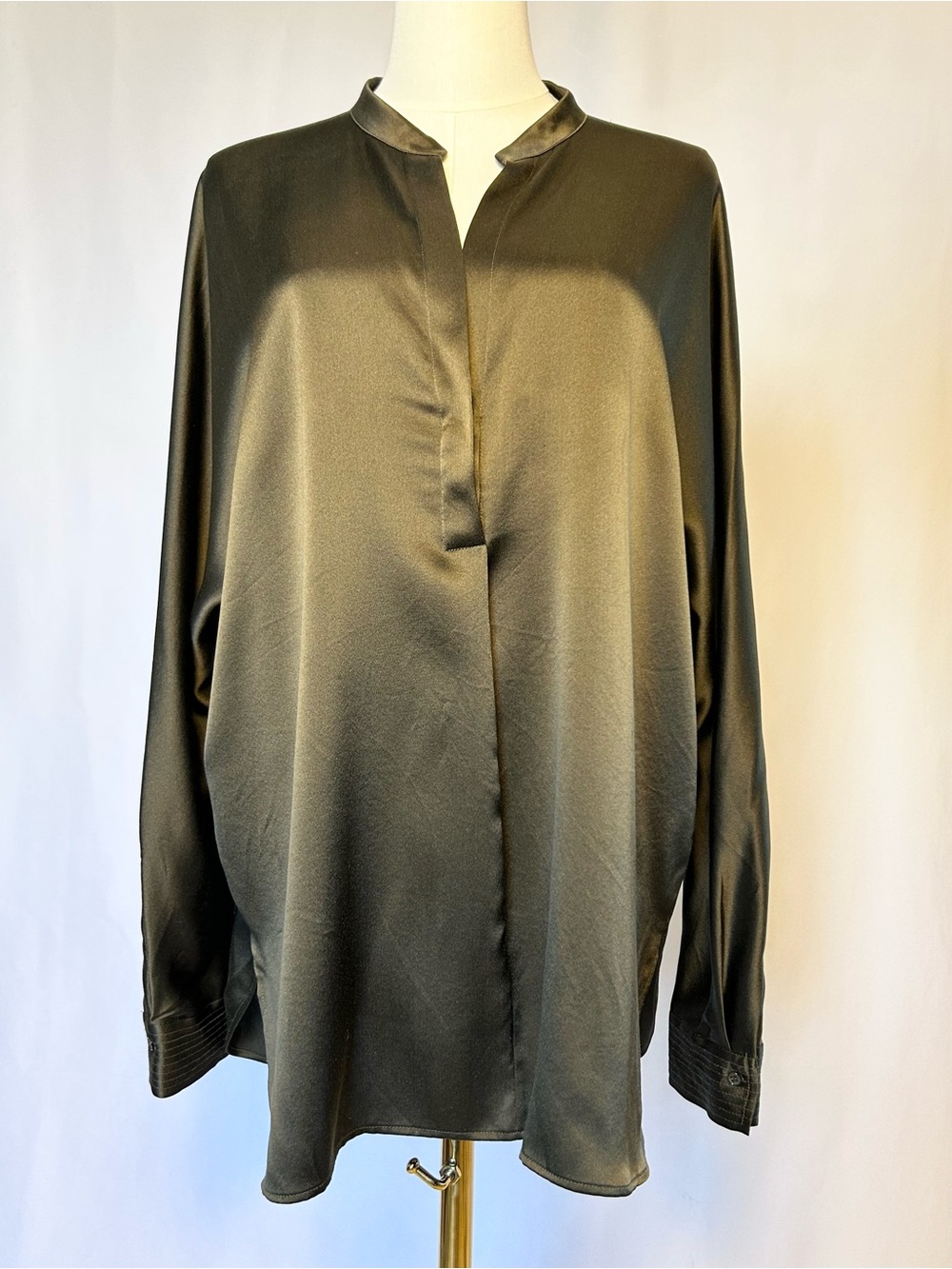 Vince 100% Silk Olive Green Band Collar V-Neck Blouse Size M Hidden Placket